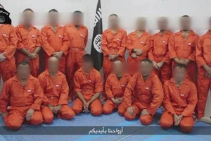 Phiến quân IS lại tung video chặt đầu con tin