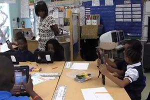 Mỹ: Vì sao Los Angeles ngưng trang bị iPad cho học sinh?