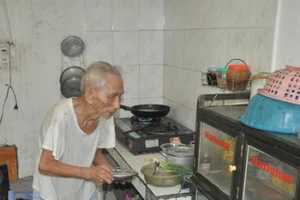 Cuộc sống thường ngày của đôi vợ chồng cao tuổi nhất châu Á