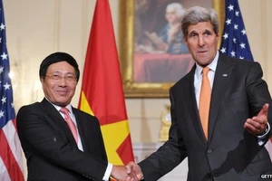 Tin nóng: Mỹ đồng ý bán vũ khí 'vì an ninh hàng hải' cho Việt Nam