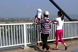 Xót thương người vợ đi tìm cái chết vì bị chồng quất dây điện tím người