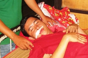 Phó trưởng công an xã nổ súng trúng dân khi đang có hơi men?