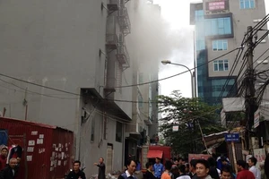 Hà Nội: Cháy lớn tại quán karaoke 7 tầng