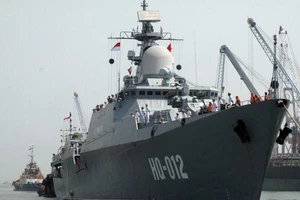 Hai tàu khu trục Hải quân Việt Nam thăm hữu nghị Indonesia