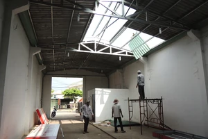 Đang tháo dỡ đại lý bia ở Bến Tre của con trai ông Trần Văn Truyền