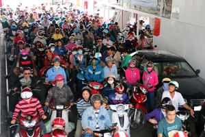 Cửa ngõ Hà Nội, TP.HCM ùn ứ khi người dân trở lại sau kỳ nghỉ