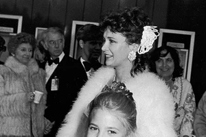 Ngắm sao Hollywood lần đầu xuất hiện cực ngố trên thảm đỏ Oscar