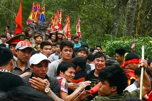 Phó Ban tuyên giáo Hà Nội: 'Cướp được lộc thánh là may mắn'