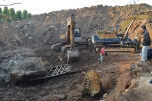 Chưa rõ 'số phận' tảng đá gần 30 tấn, trị giá nhiều tỉ đồng