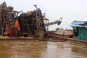 3 thuyền viên trên tàu chở cát chết ngạt vì khí độc