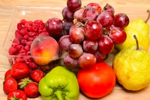 Những cách loại sạch thuốc trừ sâu cho rau quả trước khi ăn