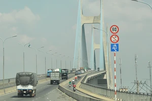 Đếm xe qua cầu Phú Mỹ