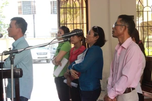 Đợi tòa quá lâu, các bị cáo xin đi... ăn cháo