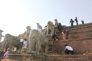 Nepal nhọc nhằn gượng dậy từ đổ nát