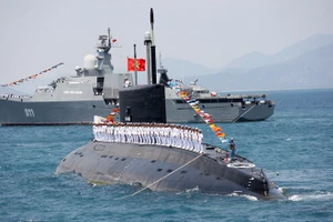 Hải quân Việt Nam phô diễn sức mạnh trên biển