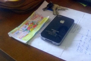 'Hiệp sĩ' lật tẩy người phụ nữ chuyên lừa bán iphone dỏm