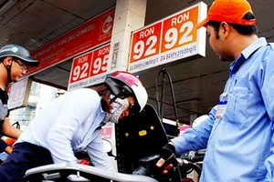 Tác động của việc tăng thuế BVMT đối với giá xăng ra sao?