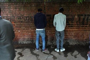 Đi vệ sinh công cộng còn được tiền để giảm 'tè bậy'