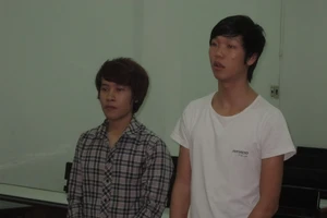 Hai thanh niên lập mưu 'cuỗm' iphone 5S của cô bạn gái