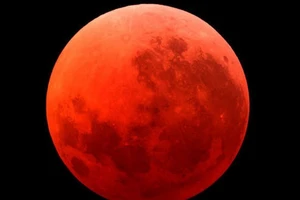 'Mặt trăng máu' tháng 9 sẽ kéo theo động đất hủy diệt loài người?