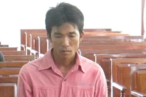 Bỏ tù tài xế rút xăng xe bồn kiếm chác