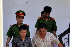 Kẻ đánh gãy chân người yêu con gái bị bắt ngay tại tòa