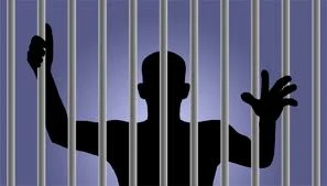 Bị cáo mòn mỏi trong phòng tạm giam vì bị hại ‘cương quyết’ vắng mặt