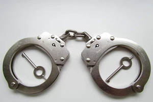 Gây án giết người khi đang mang lệnh truy nã