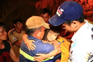 Lời kể của các thợ đào giếng cứu bé gái dưới lòng đất