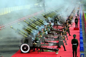 Chùm ảnh: 21 phát đại bác vang lên trong ngày Quốc khánh