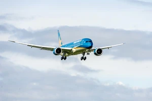 Bão Dujuan ảnh hưởng nhiều chuyến bay Vietnam Airlines