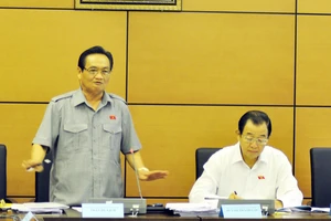 Chúng ta đang vay toàn tiền 'đực' không đẻ được ra tiền