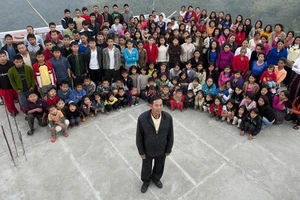 Người đàn ông có 39 vợ và 127 con cháu sống chung nhà