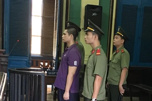 Phạt tù cựu công an tung văn bản tối mật lên Facebook