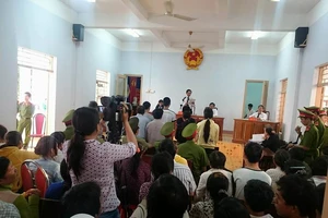 Tuyên án 12 bị cáo chặn quốc lộ 1, làm bị thương cảnh sát cơ động