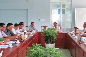 Nhờ Bộ Nội vụ 'giải cứu' vụ phó chánh thanh tra xin trẻ lại ba tuổi