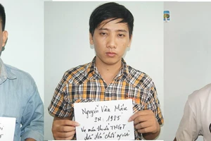 Nghi can đâm chết hai người ở tiệm sửa xe ra đầu thú