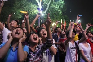 Bắn pháo hoa: Mãn nhãn hay lãng phí?