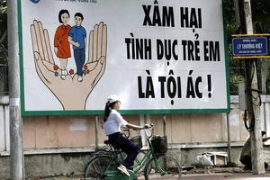 6 chiêu dạy con biết cách tránh xa “yêu râu xanh“