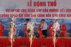 Cầu đường sắt Bình Lợi mới nằm 'im ru' sau một năm động thổ