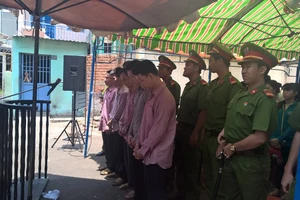 Hai án tử hình cho 'đại bàng nhà tạm giữ'