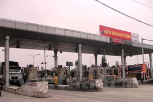 Trạm thu phí ùn tắc trên 1 km thì phải tạm dừng thu tiền, mở cổng