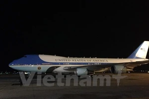 Chuyên cơ chở Tổng thống Obama đã đáp xuống sân bay Nội Bài