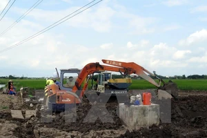 Thông cáo về vụ móng cột điện làm bằng 'bê tông trộn đất'