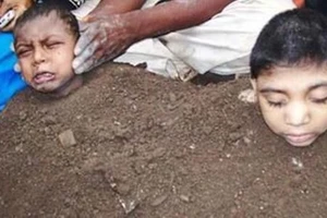 Hơn 100 em bé bị 'chôn sống' để làm vật hiến tế 