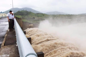 Phú Yên: Thủy điện đồng loạt xả lũ