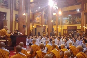 Từ vụ thỉnh vong ở chùa Ba Vàng: Trách nhiệm của ai?