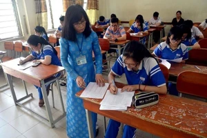 Nghỉ hè, có nên bắt học sinh đến trường quét dọn?