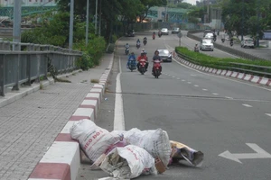 Những bao xà bần nguy hiểm