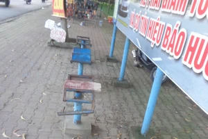 "Chông" trên vỉa hè